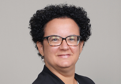 Thais Alves's headshot